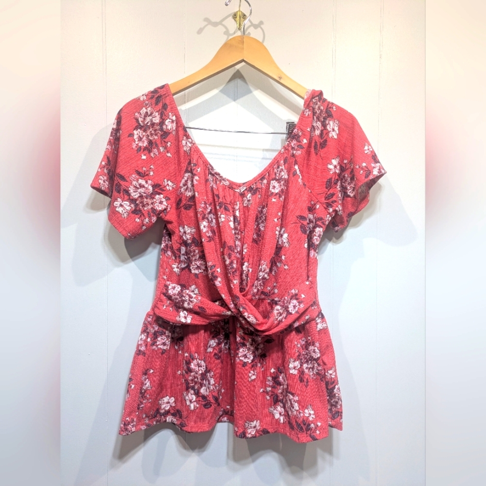 Maurices‎ Women’s Floral Twist Front Top, Size Medium Super Soft Knit